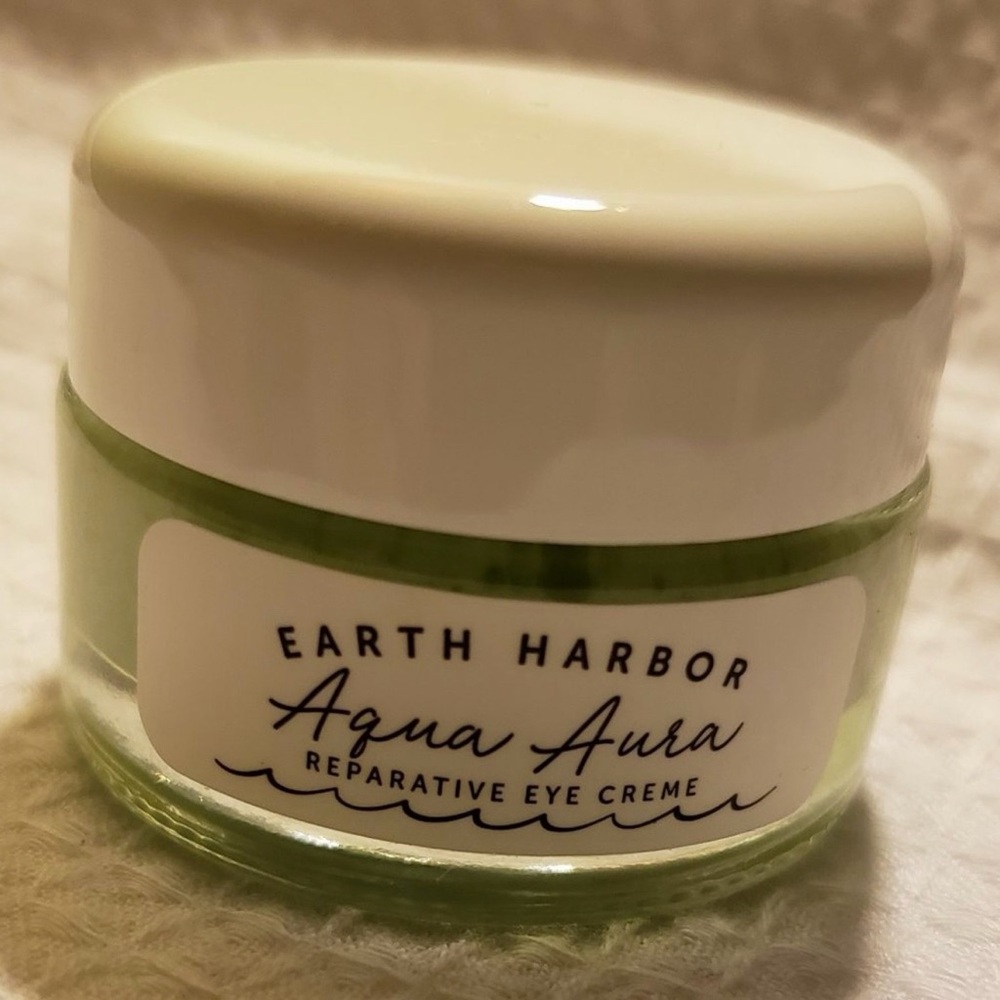 NWT Earth Harbor Aqua Aura Eye Cream